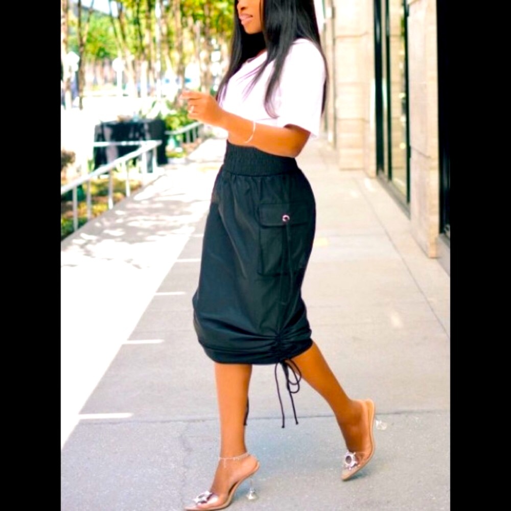 Drawstring Side Pocket Black Knee Length Skirt - Picture 3 of 4
